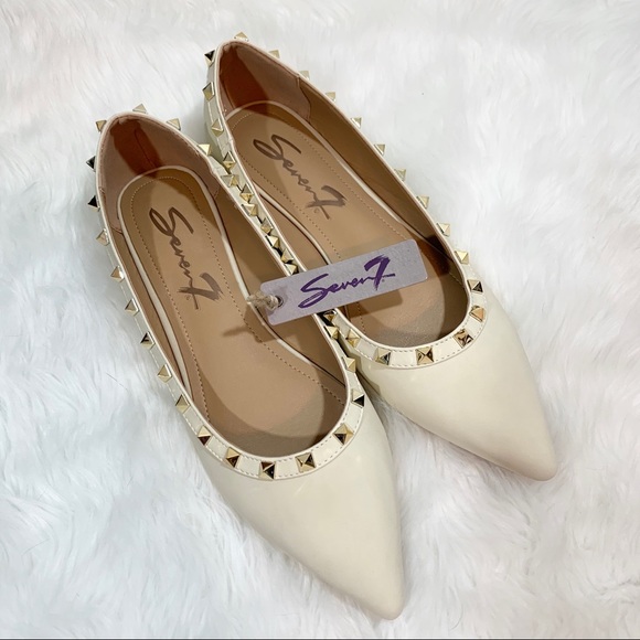 Seven7 Clara 2053 tan flats with gold studs - Picture 2 of 6